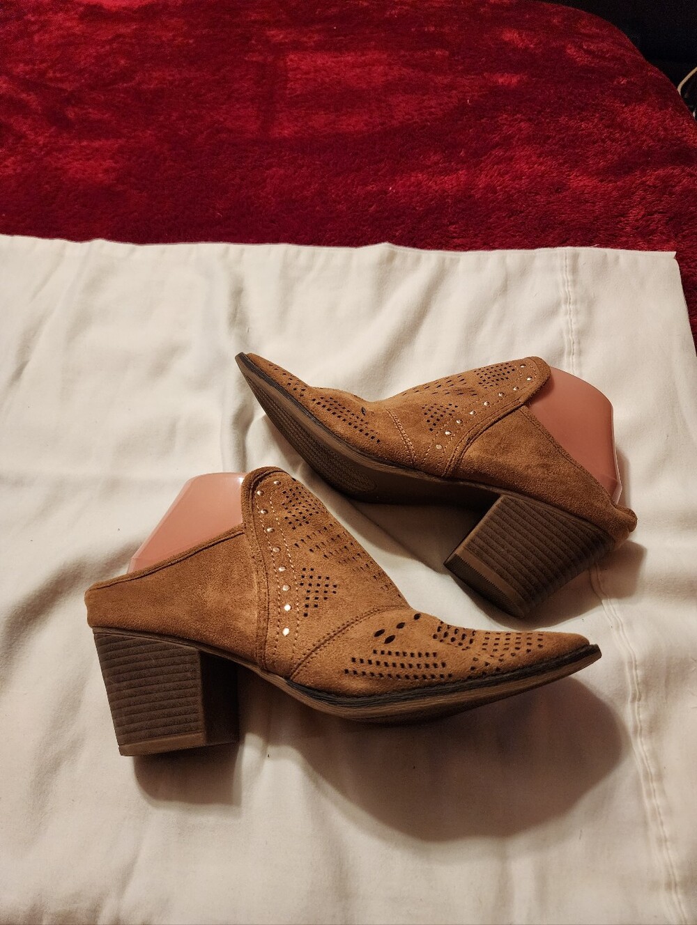 Maurice womens size 8.5 faux suede tan cutout mules - Picture 3 of 8